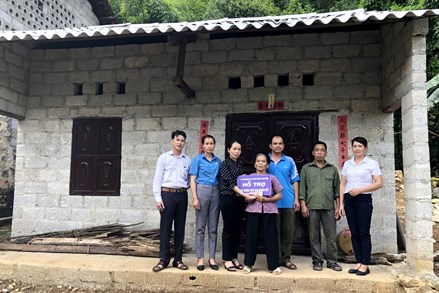 Trùng Khánh (Cao Bằng) hỗ trợ 864 triệu đồng xây dựng nhà “Đại đoàn kết” cho hộ nghèo