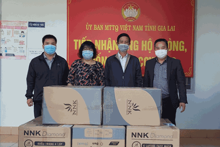 Gia Lai tiếp nhận 5.000kg gạo và 20 ngàn chiếc khẩu trang y tế.
