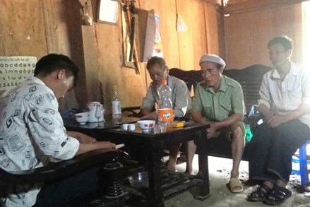 Già làng, trưởng bản ở Yên Bái tích cực tuyên truyền về bầu cử