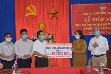 Ủy ban MTTQ Việt Nam tỉnh Đắk Lắk đã tiếp nhận hơn 12 tỷ đồng ủng hộ  phòng chống COVID – 19