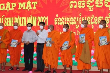 Sóc Trăng gặp mặt, chúc mừng Lễ Sene Đôlta của đồng bào Khmer