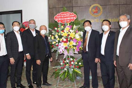 Ban Thường trực Ủy ban MTTQ Việt Nam tỉnh Lâm Đồng, Bến Tre thăm, chúc mừng nhân Ngày Doanh nhân Việt Nam