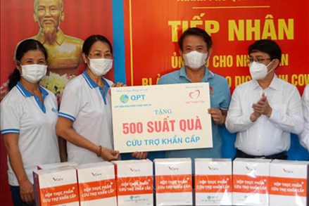 Hỗ trợ người dân Quảng Ngãi đang cách ly y tế 500 suất quà 