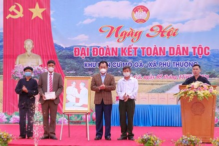 Lãnh đạo tỉnh Thái Nguyên dự Ngày hội đại đoàn kết toàn dân tộc