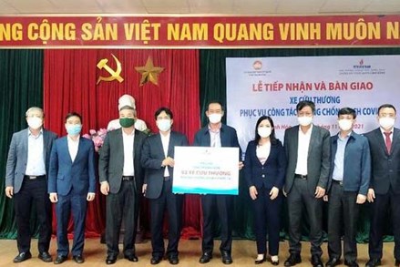 Tập đoàn dầu khí Việt Nam tặng tỉnh Thanh Hóa và Hậu Giang mỗi tỉnh 2 xe cứu thương