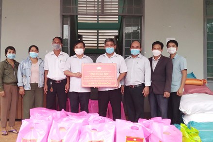 Gia Lai: Trao 352 túi an sinh cho người dân thị xã Ayun Pa, huyện Phú Thiện và Đak Pơ