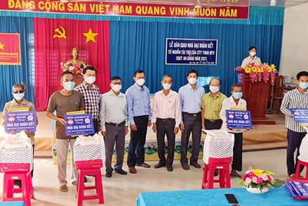 An Giang: Trao 25 căn nhà Đại đoàn kết cho hộ nghèo huyện Tịnh Biên