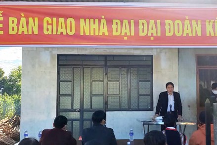 Gia Lai: Bàn giao 5 căn nhà cho hộ nghèo tại xã Chư Á