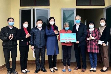 Ủy ban MTTQ tỉnh Thanh Hóa, Thái Nguyên: Trao tiền hỗ trợ làm nhà Đại đoàn kết cho hộ nghèo 