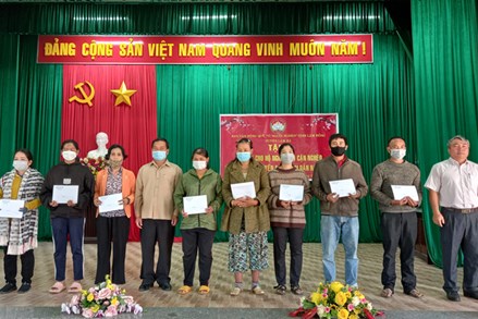 Lâm Hà (Lâm Đồng): Trao gần 4.500 suất quà tết cho các hộ cận nghèo, hộ nghèo là người đồng bào dân tộc thiểu số