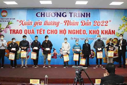 Hơn 7 tỷ đồng trao quà Tết cho người nghèo Đà Nẵng