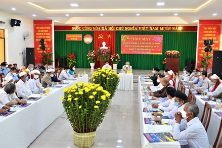 Ninh Thuận: Họp mặt nhân sĩ, trí thức, chức sắc các tôn giáo và người có uy tín