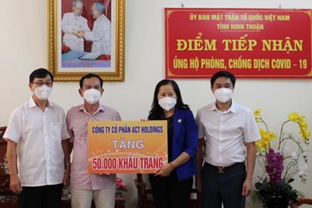 Ủy ban MTTQ Việt Nam tỉnh Ninh Thuận tiếp nhận ủng hộ phòng, chống dịch COVID-19