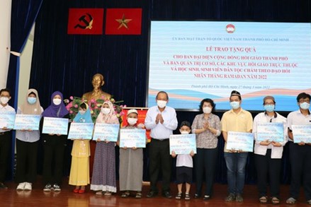 TP.Hồ Chí Minh: Trao học bổng cho học sinh, sinh viên cộng đồng người Chăm