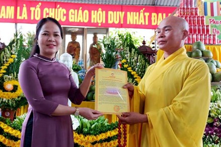 Lãnh đạo Ủy ban MTTQ tỉnh Bắc Giang chúc mừng Đại lễ Phật đản - Phật lịch 2566