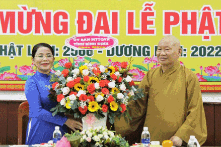 Ủy ban MTTQ Việt Nam tỉnh Bình Định chúc mừng Đại lễ Phật đản 2022