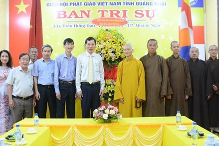 Ủy ban MTTQ tỉnh Quảng Ngãi thăm, chúc mừng các chức sắc Phật giáo