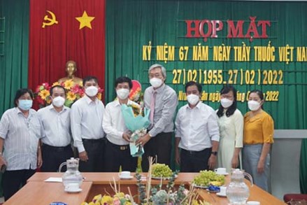 Lãnh đạo Ủy ban MTTQ Việt Nam tỉnh Ninh Thuận thăm, chúc mừng Ngày Thầy thuốc Việt Nam
