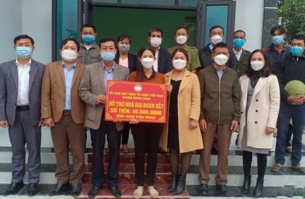 Thanh Hóa: Trao tiền hỗ trợ làm nhà Đại đoàn kết cho 8 hộ nghèo huyện Nông Cống