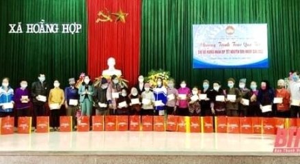 Phó Chủ tịch Ủy ban Trung ương MTTQ Việt Nam Trương Thị Ngọc Ánh thăm, tặng quà tết gia đình chính sách tại huyện Lang Chánh và Hoằng Hóa