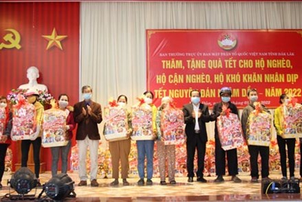 Ủy ban MTTQ Việt Nam tỉnh Đắk Lắk tặng quà Tết tại các huyện biên giới