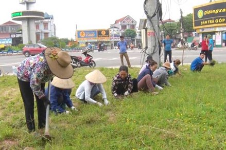 Ủy ban MTTQ huyện Phú Bình (Thái Nguyên): Ra quân vệ sinh môi trường tại các xã, thị trấn