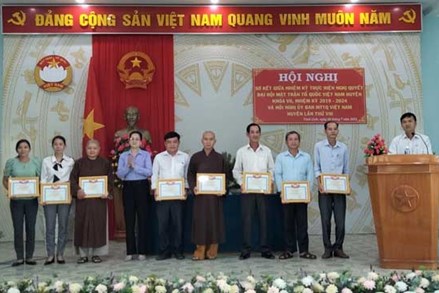 Tánh Linh (Bình Thuận): Khen thưởng 3 tập thể, 5 cá nhân có thành tích xuất sắc trong công tác Mặt trận