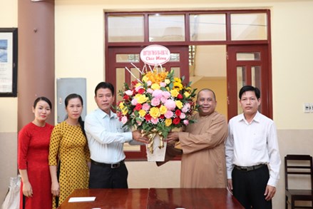 Ủy ban MTTQ tỉnh Bà Rịa – Vũng Tàu thăm, tặng quà các cơ sở Phật giáo nhân dịp lễ Vu lan