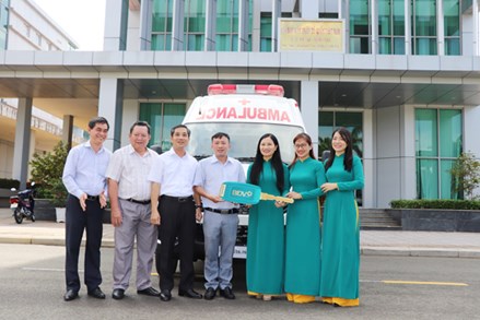 Ủy ban MTTQ Việt Nam tỉnh Bà Rịa – Vũng Tàu: Tiếp nhận và bàn giao xe cứu thương cho Bệnh viện Vũng Tàu