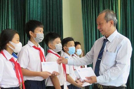 MTTQ TP Tuy Hòa: Tiếp sức cho học sinh nghèo đến trường