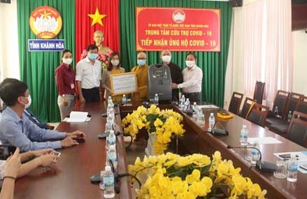 Mặt trận Khánh Hòa tiếp nhận ủng hộ công tác phòng, chống dịch bệnh Covid-19