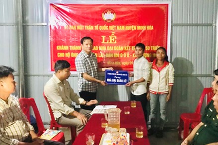 Quảng Bình: Bàn giao nhà "Đại đoàn kết" cho hộ đồng bào dân tộc nghèo