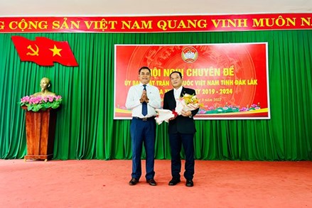 Ông Y Giang Gry Niê Knơng được cử làm Chủ tịch Ủy ban MTTQ Việt Nam tỉnh Đắk Lắk