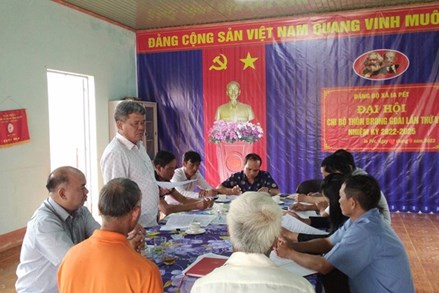 Chủ tịch MTTQ tỉnh Gia Lai dự sinh hoạt Chi bộ thôn Brong Goai