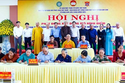 Ủy ban MTTQ Việt Nam huyện Kim Sơn phát động xây dựng mô hình điểm vận động thực hiện nếp sống văn minh