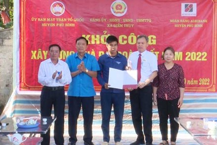 Phú Bình (Thái Nguyên): Khởi công xây dựng nhà Đại đoàn kết cho hộ nghèo