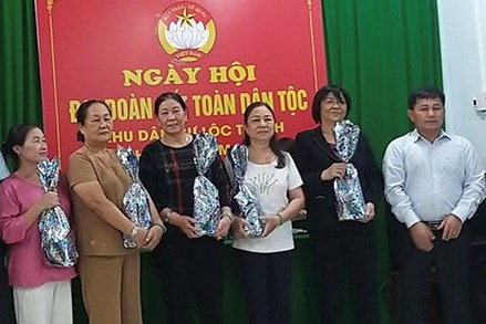 Khu dân cư Lộc Thành, phường Cam Lộc: Tổ chức ngày hội Đại đoàn kết toàn dân tộc