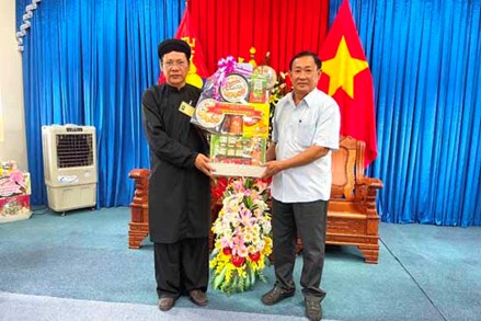 Ủy ban MTTQ tỉnh An Giang thăm Phật hội Tứ Ân Hiếu Nghĩa
