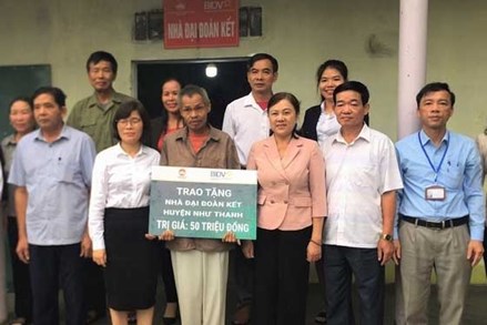 Thanh Hóa: Trao tiền hỗ trợ xây nhà Đại đoàn kết cho 6 hộ nghèo ở huyện Như Thanh