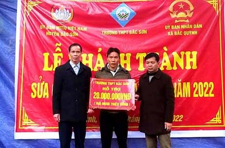 Uỷ ban MTTQ huyện Bắc Sơn: Bàn giao công trình sửa chữa nhà đại đoàn kết cho hộ nghèo
