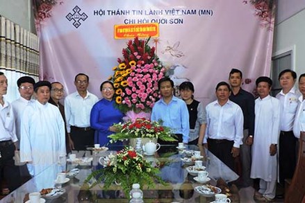 Ủy ban MTTQ tỉnh Bến Tre thăm và chúc mừng các tổ chức tôn giáo nhân dịp lễ Giáng sinh năm 2022