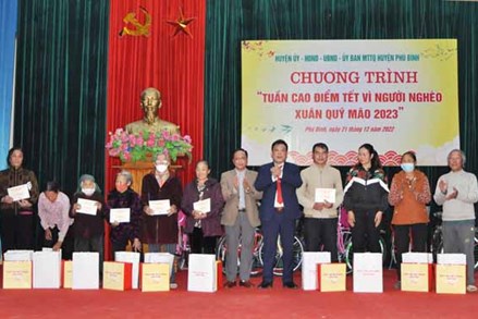 Phú Bình (Thái Nguyên): Tiếp nhận trên 1,3 tỷ đồng ủng hộ Tuần cao điểm Tết vì người nghèo