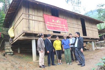 Quảng Ngãi bàn giao 25 nhà Đại đoàn kết cho hộ nghèo miền núi đón Tết