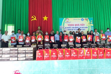 Ủy ban MTTQ Việt Nam tỉnh Đồng Nai tặng 540 phần quà Tết cho hộ nghèo