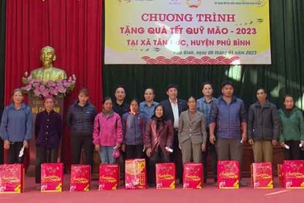 Phú Bình (Thái Nguyên): Gần 600 triệu đồng trao tặng quà Tết cho hộ nghèo