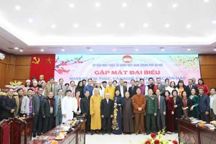 Ủy ban MTTQ TP Hà Nội: Gặp mặt đại biểu chức sắc tôn giáo, nhân sĩ, trí thức, văn nghệ sĩ Thủ đô