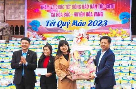 Đà Nẵng: Tặng 426 suất quà Tết cho đồng bào Cơ Tu và người Việt gốc Hoa