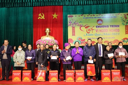 Hà Tĩnh:Trao tặng 200 suất quà tết cho hộ nghèo, hộ có hoàn cảnh khó khăn ở TP Hà Tĩnh