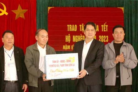 Ủy ban MTTQ Việt Nam tỉnh Sơn La thăm, chúc tết tại huyện Quỳnh Nhai