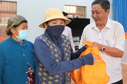 Ủy ban MTTQ Việt Nam các cấp tỉnh Bình Dương: Mang mùa xuân đến với người nghèo